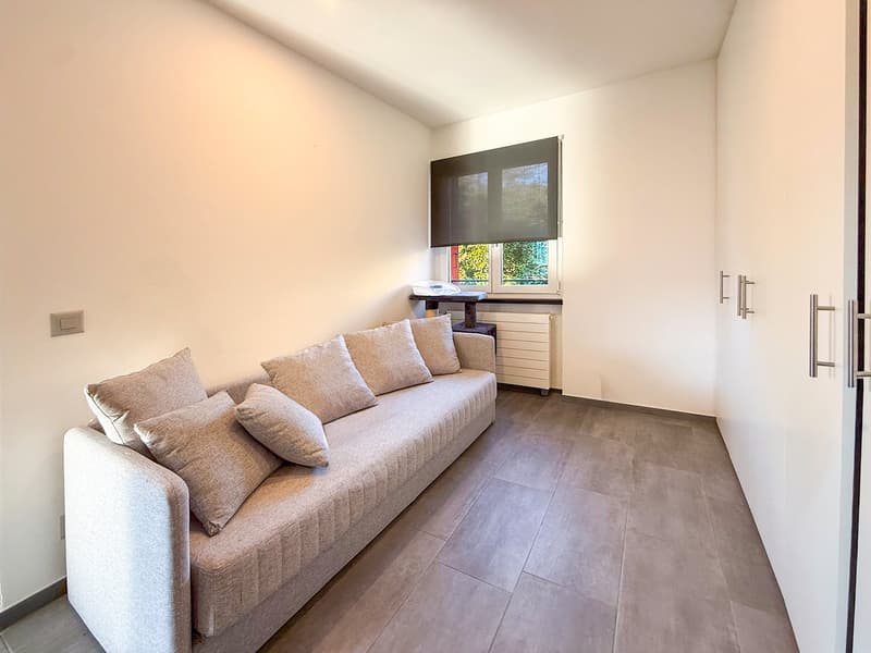 Zweitwohnsitz: 3.5 Zimmer-Wohnung im obersten Stockwerk mit Zugang zur Promenade am Fluss Maggia (16)