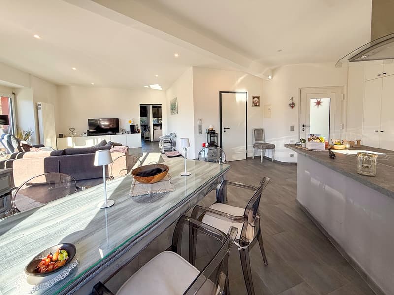 Zweitwohnsitz: 3.5 Zimmer-Wohnung im obersten Stockwerk mit Zugang zur Promenade am Fluss Maggia (9)