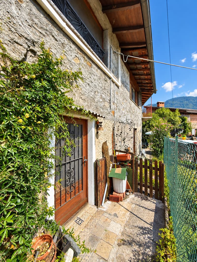 Rustikales 4-Zimmer-Haus zum Ausbauen / casa rustica da riattare (3)