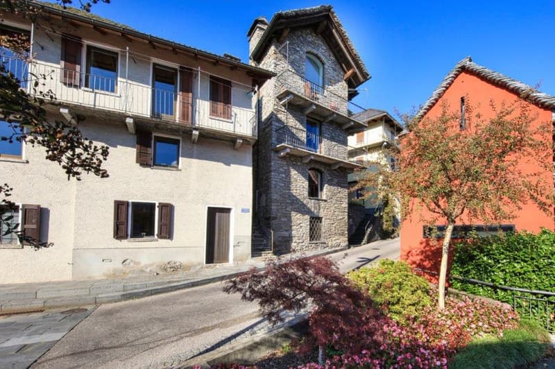Affascinante appartamento storico con vista panoramica a Brione sopra Minusio (5)