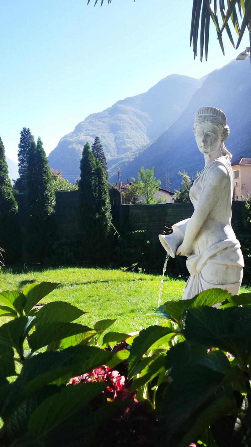 Grande villa 9 locali con piscina interrata e ampio giardino (12)