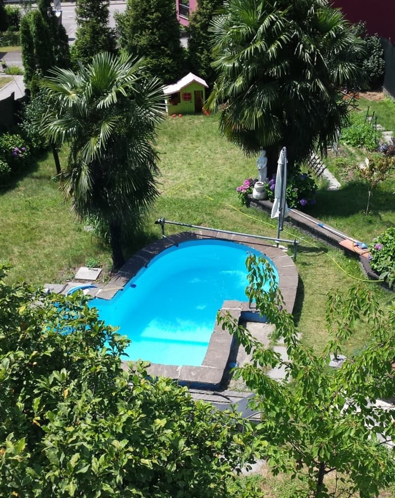 Grande villa 9 locali con piscina interrata e ampio giardino (11)