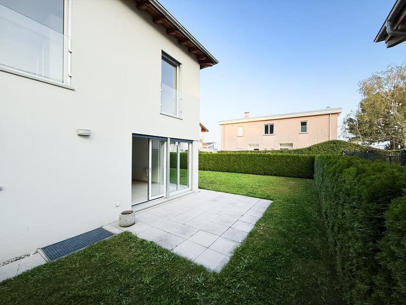 Raffinata moderna casa 4,5 con curato giardino, camino e taverna (9)