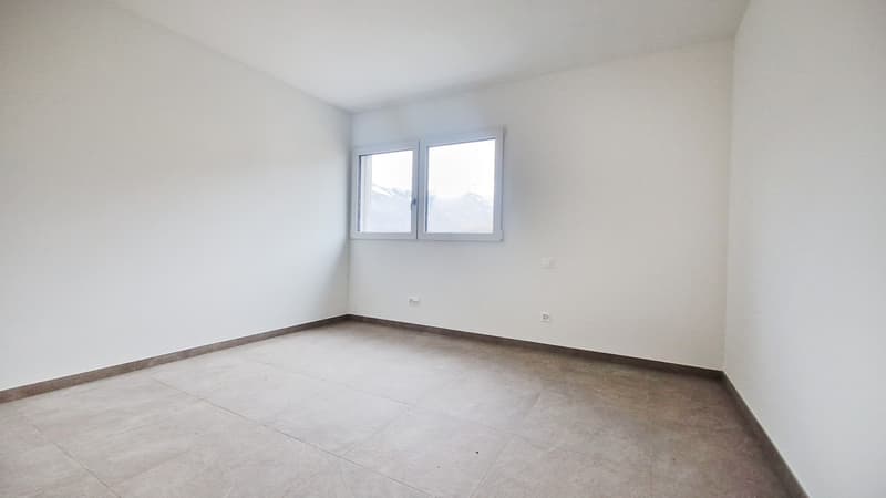 Casa 4,5 locali in contesto bifamiliare con giardino privato. (8)