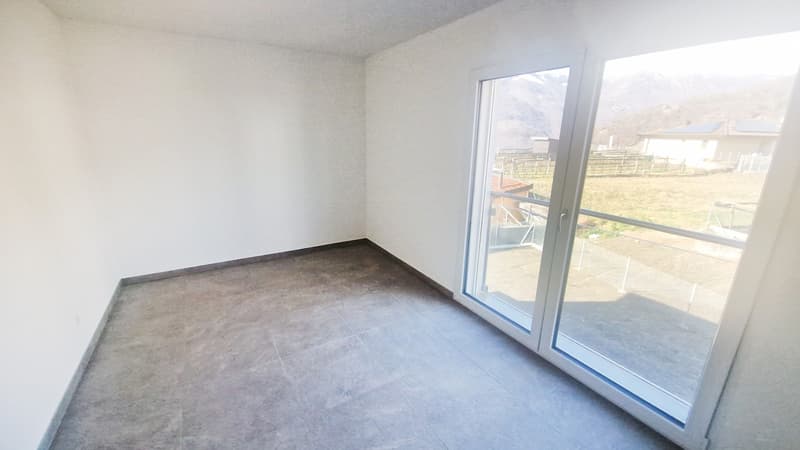 Casa 4,5 locali in contesto bifamiliare con giardino privato. (7)