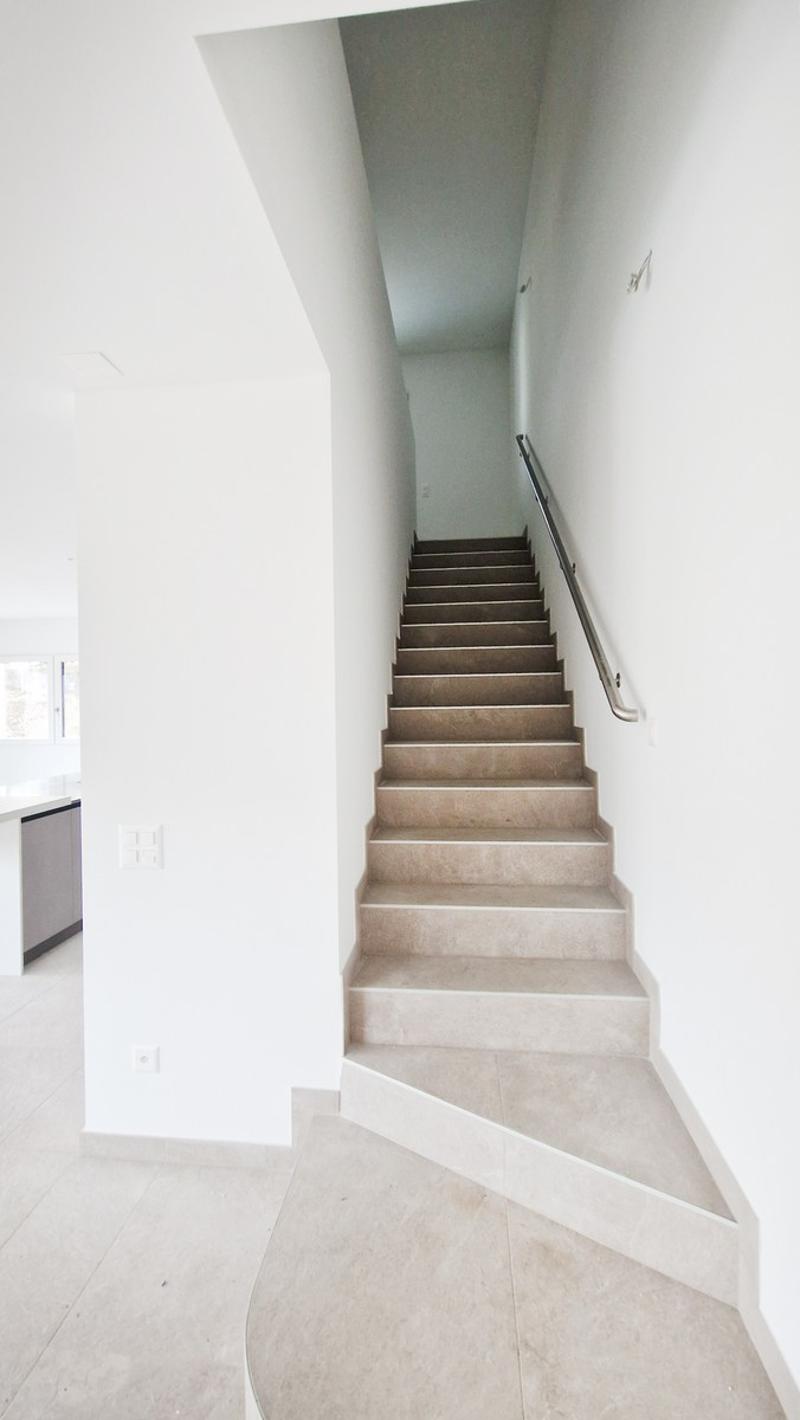 Casa 4,5 locali in contesto bifamiliare con giardino privato. (5)
