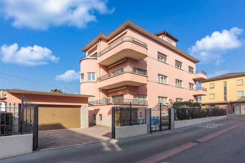 Interessante 3,5 con balcone in curata palazzina di sole cinque unità. (5)