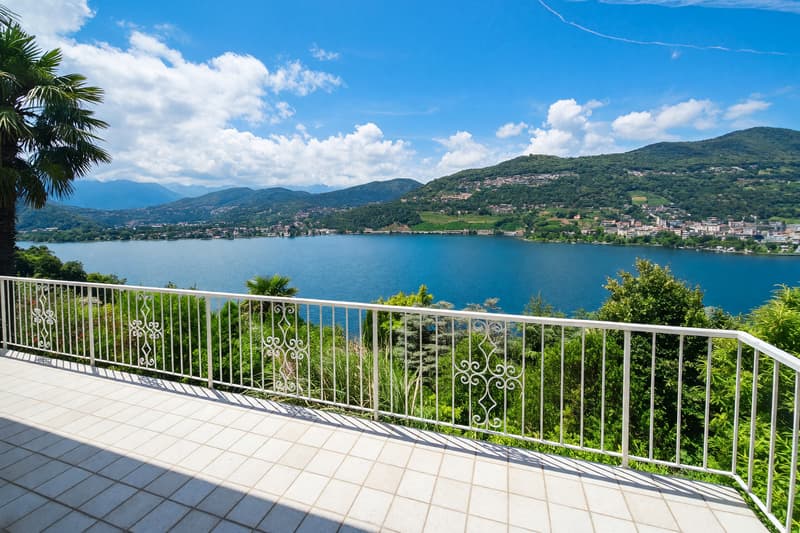 Casa bifamiliare 7 locali vista lago con terrazza e giardino (5)