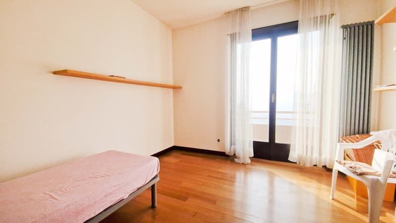 Casa unifamiliare 7,5 con grande giardino e vista aperta a Vacallo (11)