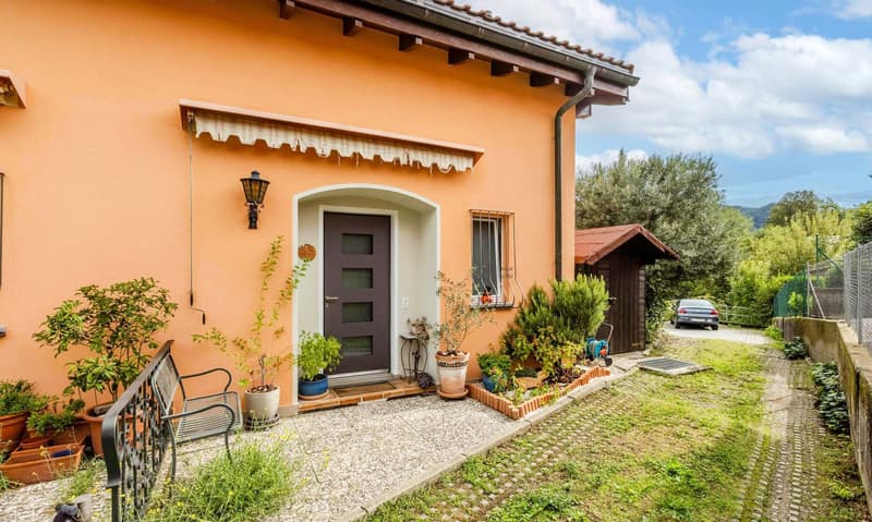 Bellissima casa a schiera di testa 3,5 con giardino e due terrazze. (1)