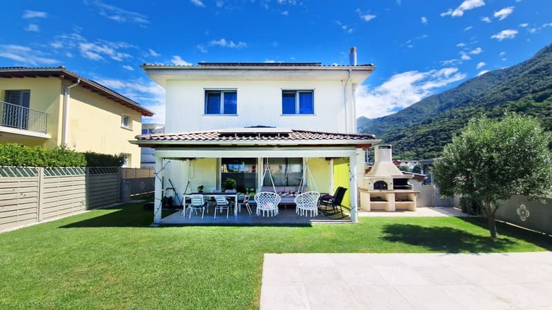 Moderna casa indipendente 6,5 con giardino con vasca idromassaggio (1)