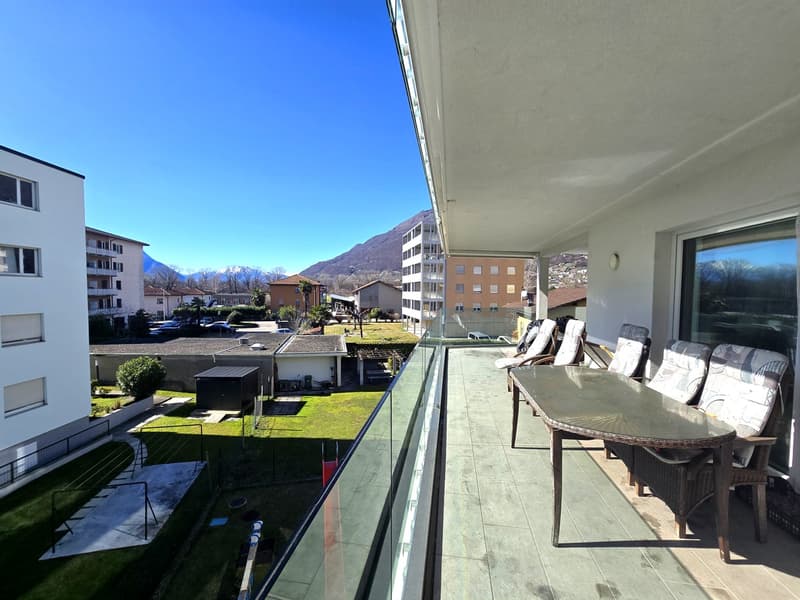 Bel 4,5 locali in stile moderno con grande terrazza coperta. (4)