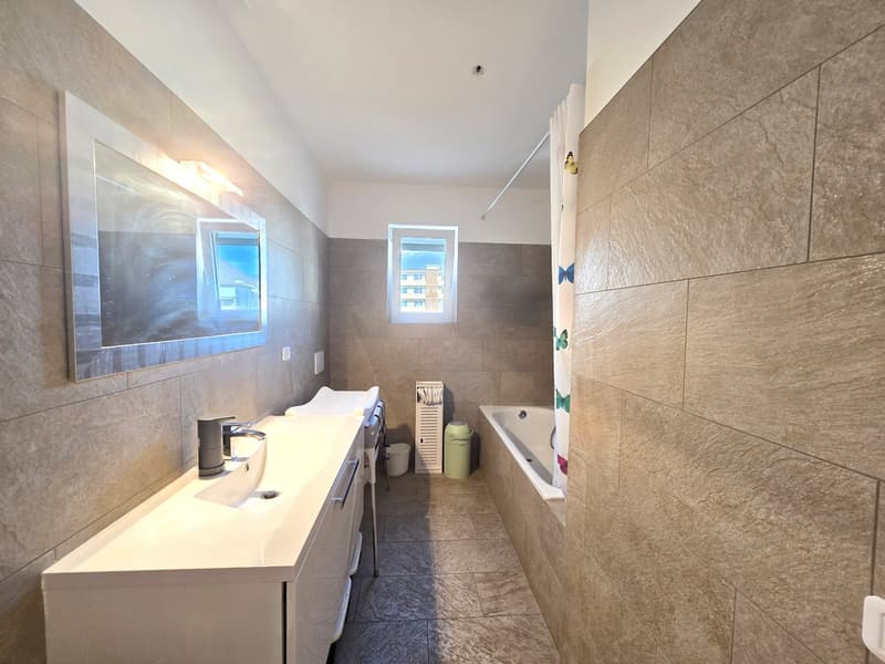Bel 4,5 locali in stile moderno con grande terrazza coperta. (9)