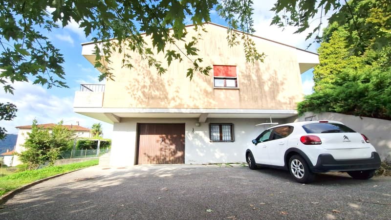 Bella casa indipendente 4,5 con giardino e meravigliosa vista aperta. (1)