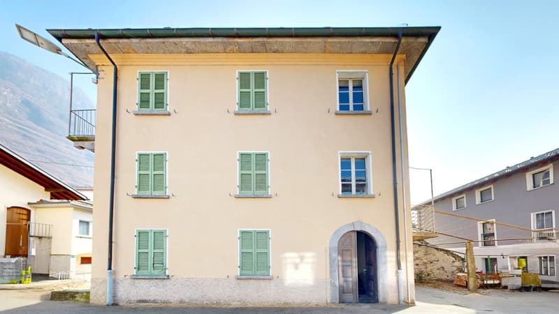 Affascinante casa storica 5,5 da riattare con affaccio sui monti. (1)