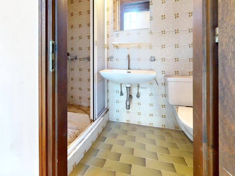 Affascinante casa storica 5,5 da riattare con affaccio sui monti. (9)
