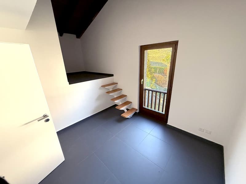 Splendida casa 6 ristrutturata con giardino e terrazza panoramici. (9)