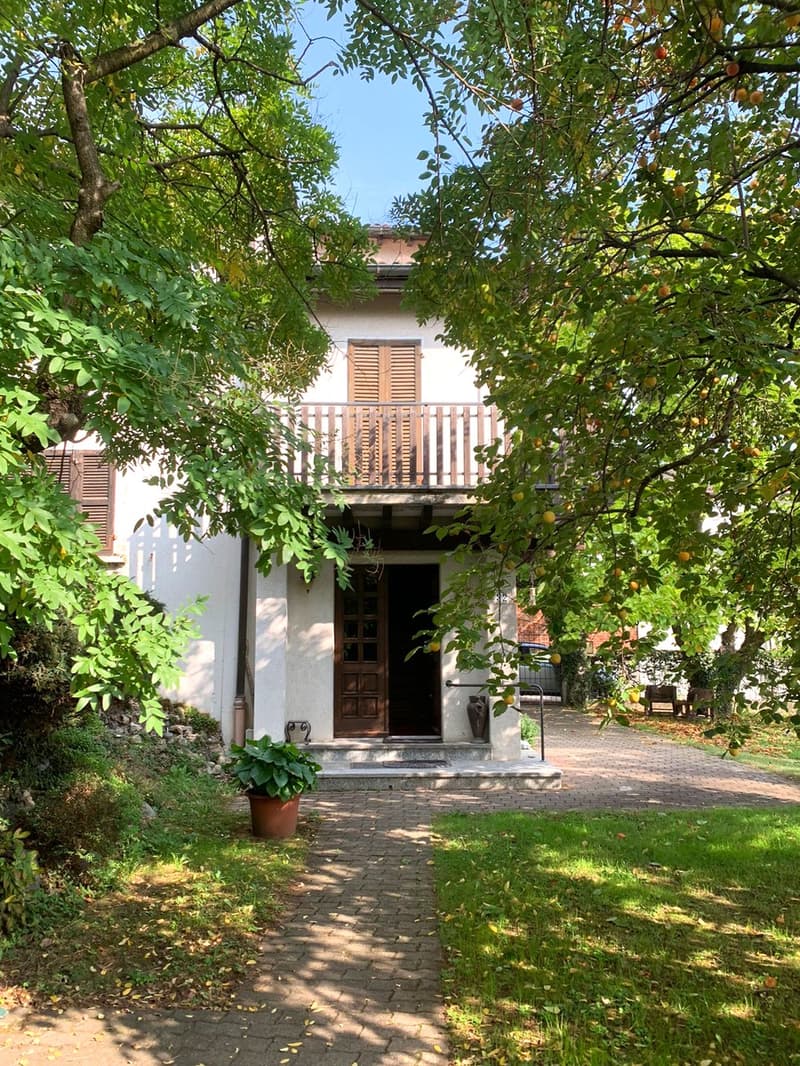 Casa ticinese 15 locali del 1500 con terreno e potenziale sviluppo (3)