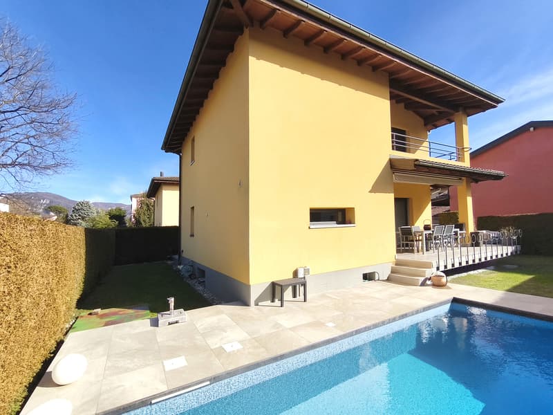 Meravigliosa casa 6,5 locali con giardino con piscina controcorrente (1)