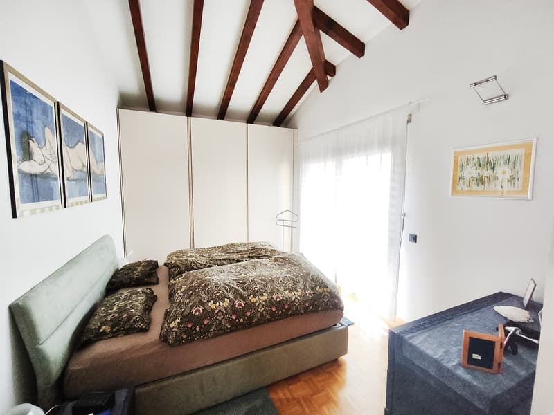 Meravigliosa casa 6,5 locali con giardino con piscina controcorrente (8)