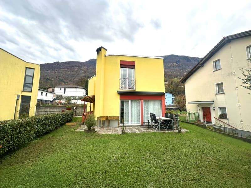 Casa unifamiliare 4,5 locali con ampio giardino recintato a Camorino (10)
