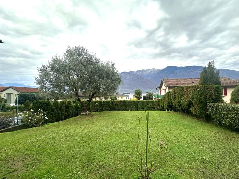 Casa unifamiliare 4,5 locali con ampio giardino recintato a Camorino (11)