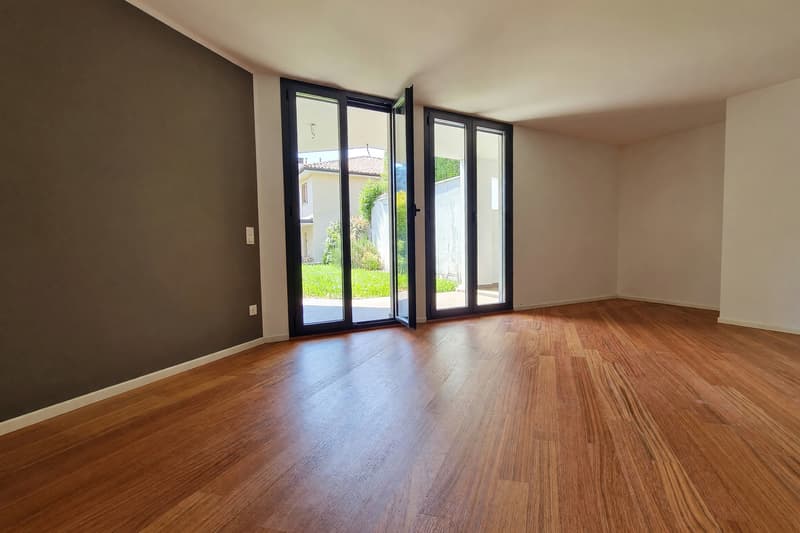 Casa contigua 5,5 locali con terrazza vista lago e giardino a Lopagno (11)
