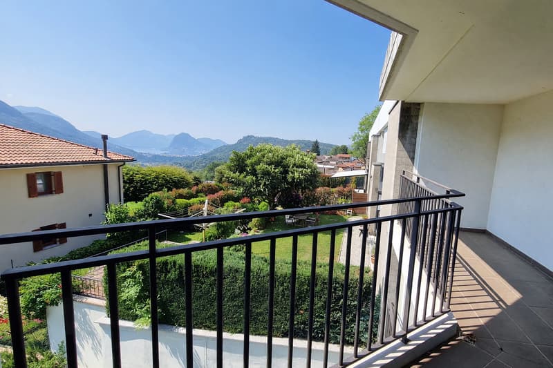 Casa contigua 5,5 locali con terrazza vista lago e giardino a Lopagno (7)