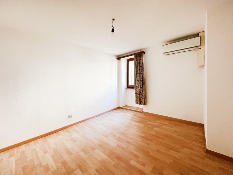 Affascinante casa bifamiliare ticinese da riattare con due unità 3,5 (7)