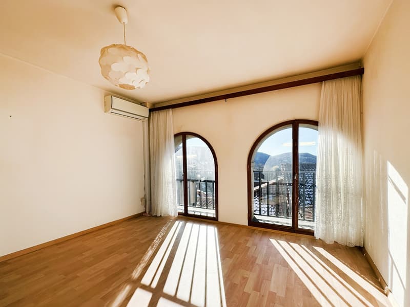 Affascinante casa bifamiliare ticinese da riattare con due unità 3,5 (2)