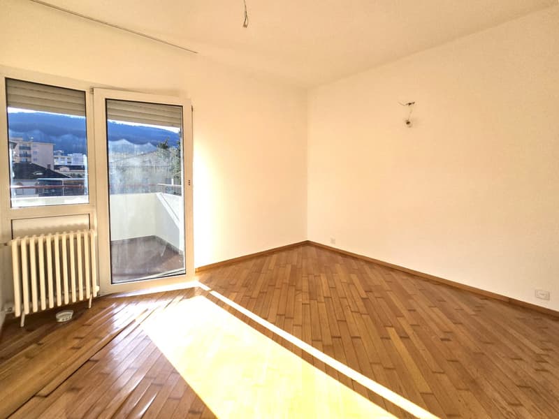 Interessante luminoso 3,5 ristrutturato con terrazza coperta (8)