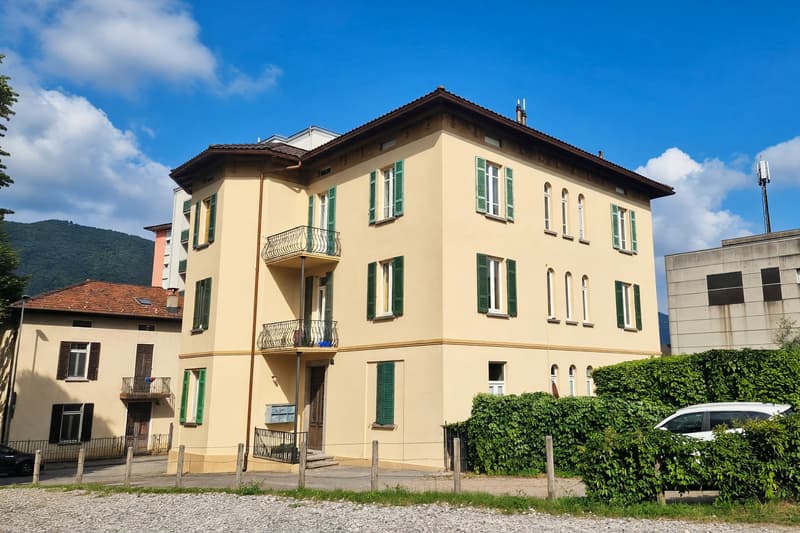 Bel 3,5 in posizione strategica con doppio balcone e due posteggi (4)