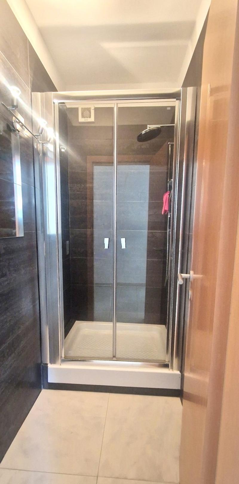 Moderno ampio 4,5 ristrutturato con terrazzo coperto e balcone. (8)