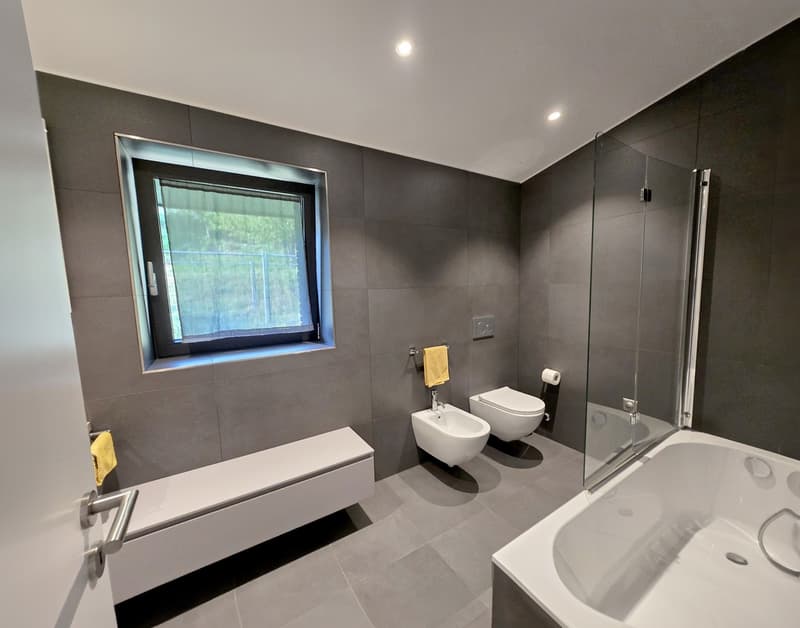 Lussuosa villa 4,5 con giardino, orto e vista aperta. (11)