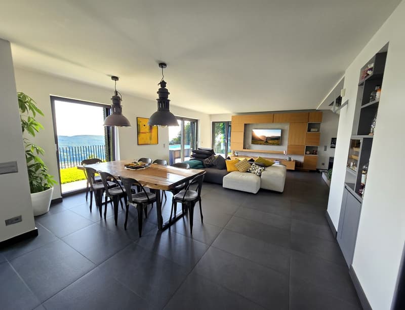 Lussuosa villa 4,5 con giardino, orto e vista aperta. (1)