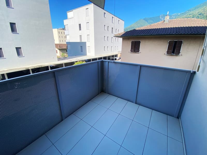 Moderno 2.5 locali con terrazza e posto auto in pieno centro. (7)
