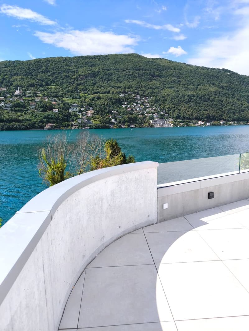 Prestigiosa villa 4,5 vista lago con rooftop e posto barca privato (12)