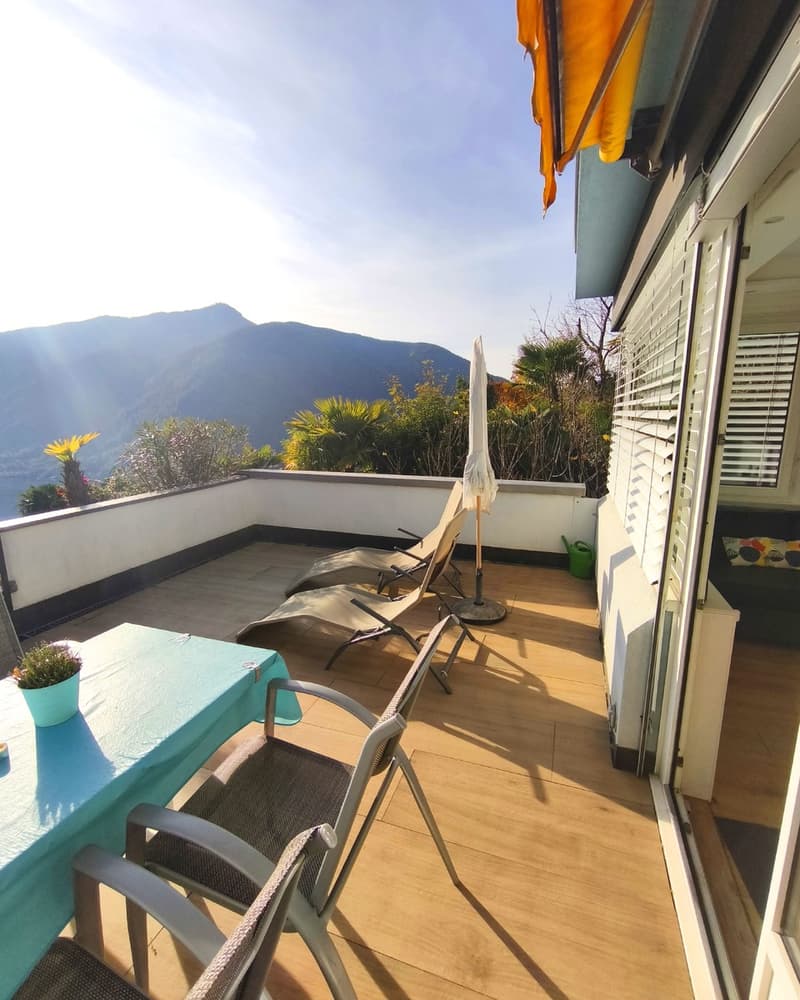 Luminoso 2,5 con ampia terrazza vista lago in residenza con piscina (9)