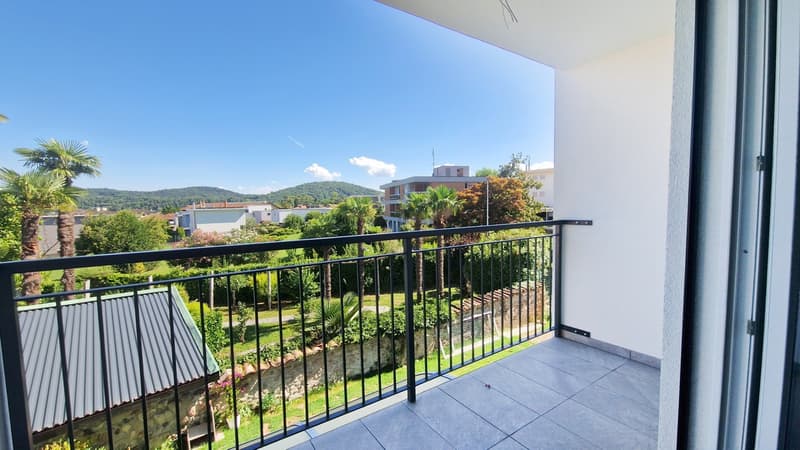 Nuovo appartamento 2,5 locali con balcone coperto e vista aperta (4)
