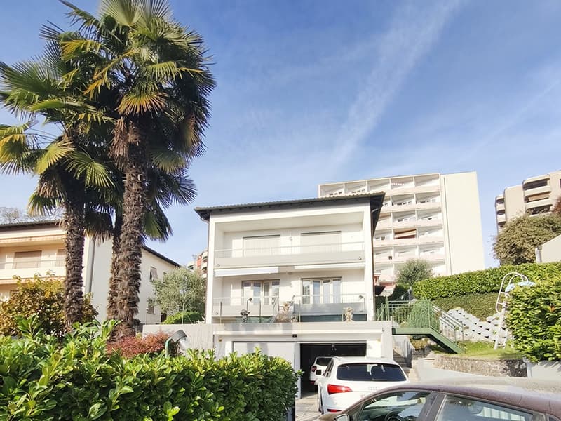 Elegante villa indipendente 5,5 locali con piscina e ampio giardino (1)
