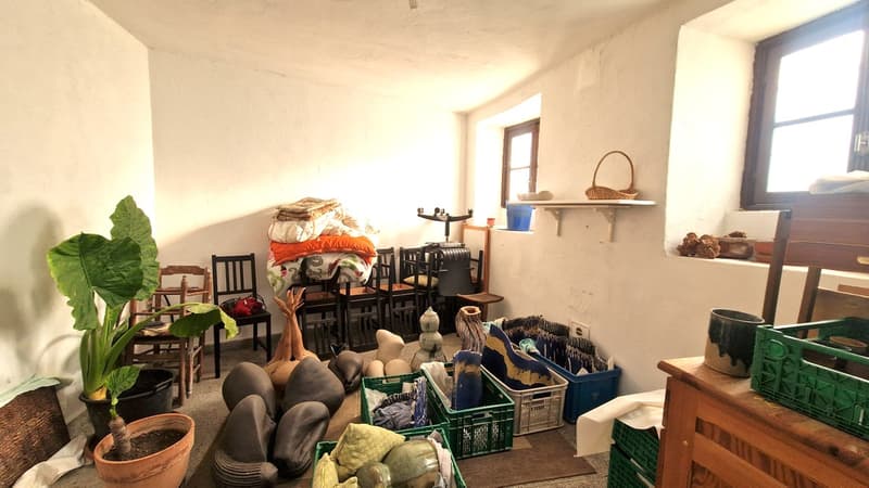 Affascinante casa di nucleo con licenza edilizia già approvata (5)
