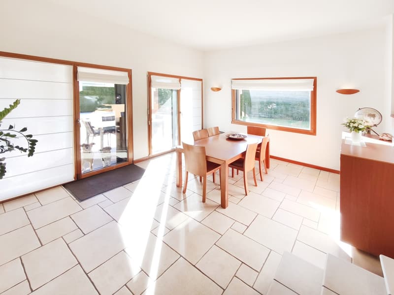 Villa 5,5 locali con piscina riscaldata, giardino privato e ampi spazi (5)