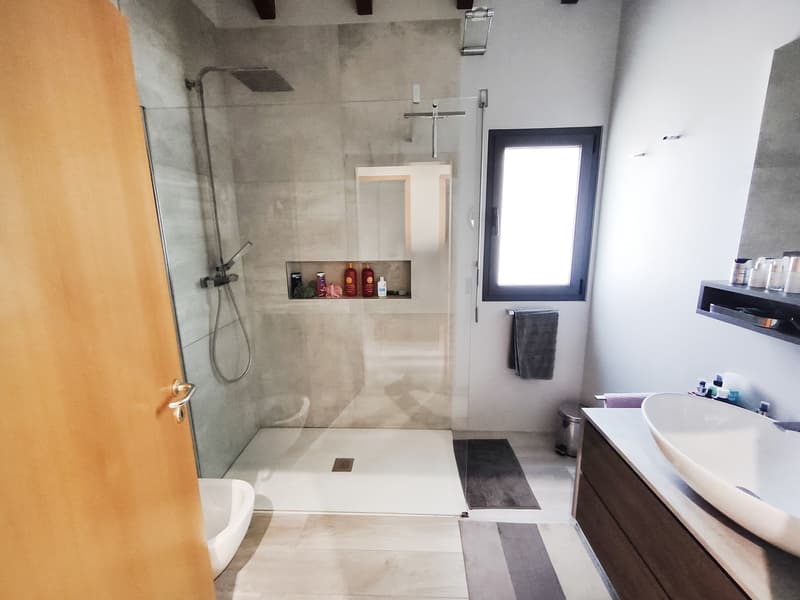 Meravigliosa casa 6,5 locali con giardino con piscina controcorrente (11)