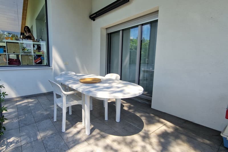 Casa unifamiliare 6,5 locali di 190 mq con giardino privato e veranda (7)