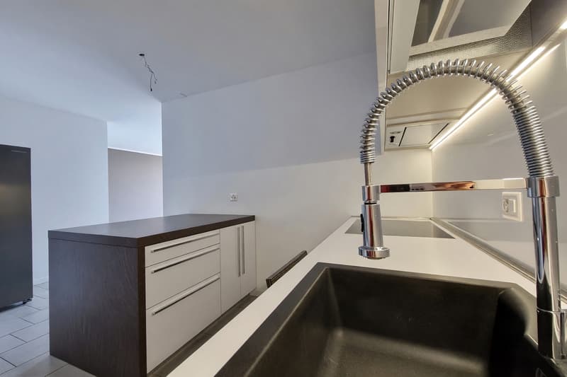 Casa contigua 5,5 locali con terrazza vista lago e giardino a Lopagno (5)