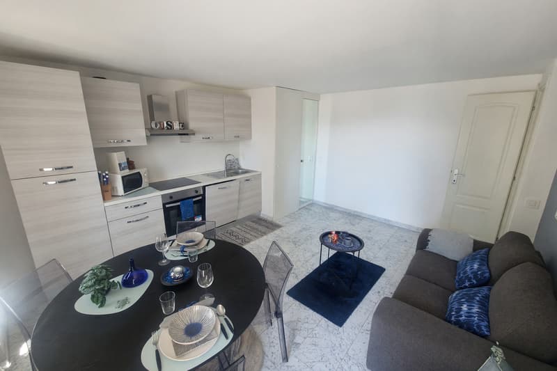 Appartamento 2,5 ristrutturato con balcone e scorcio lago (1)