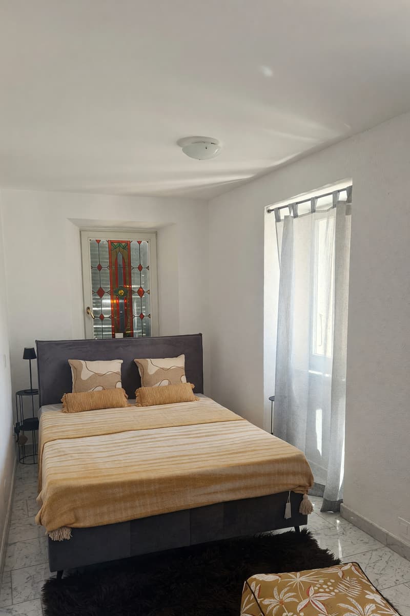 Appartamento 2,5 ristrutturato con balcone e scorcio lago (12)