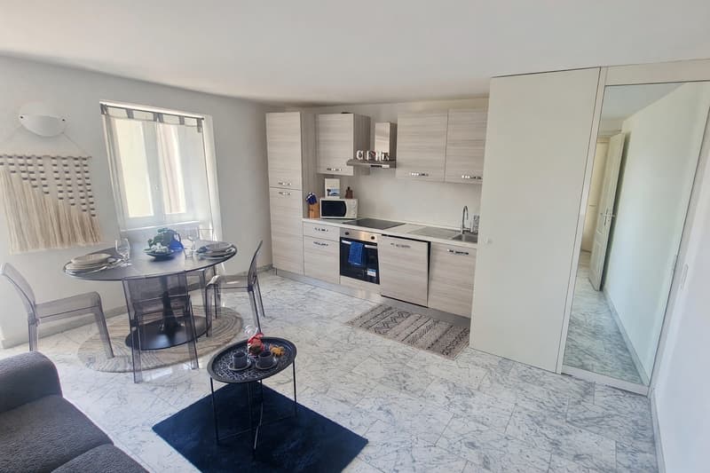 Appartamento 2,5 ristrutturato con balcone e scorcio lago (9)