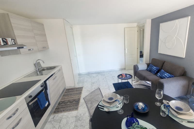 Appartamento 2,5 ristrutturato con balcone e scorcio lago (2)