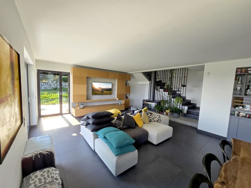 Lussuosa villa 4,5 con giardino, orto e vista aperta. (5)